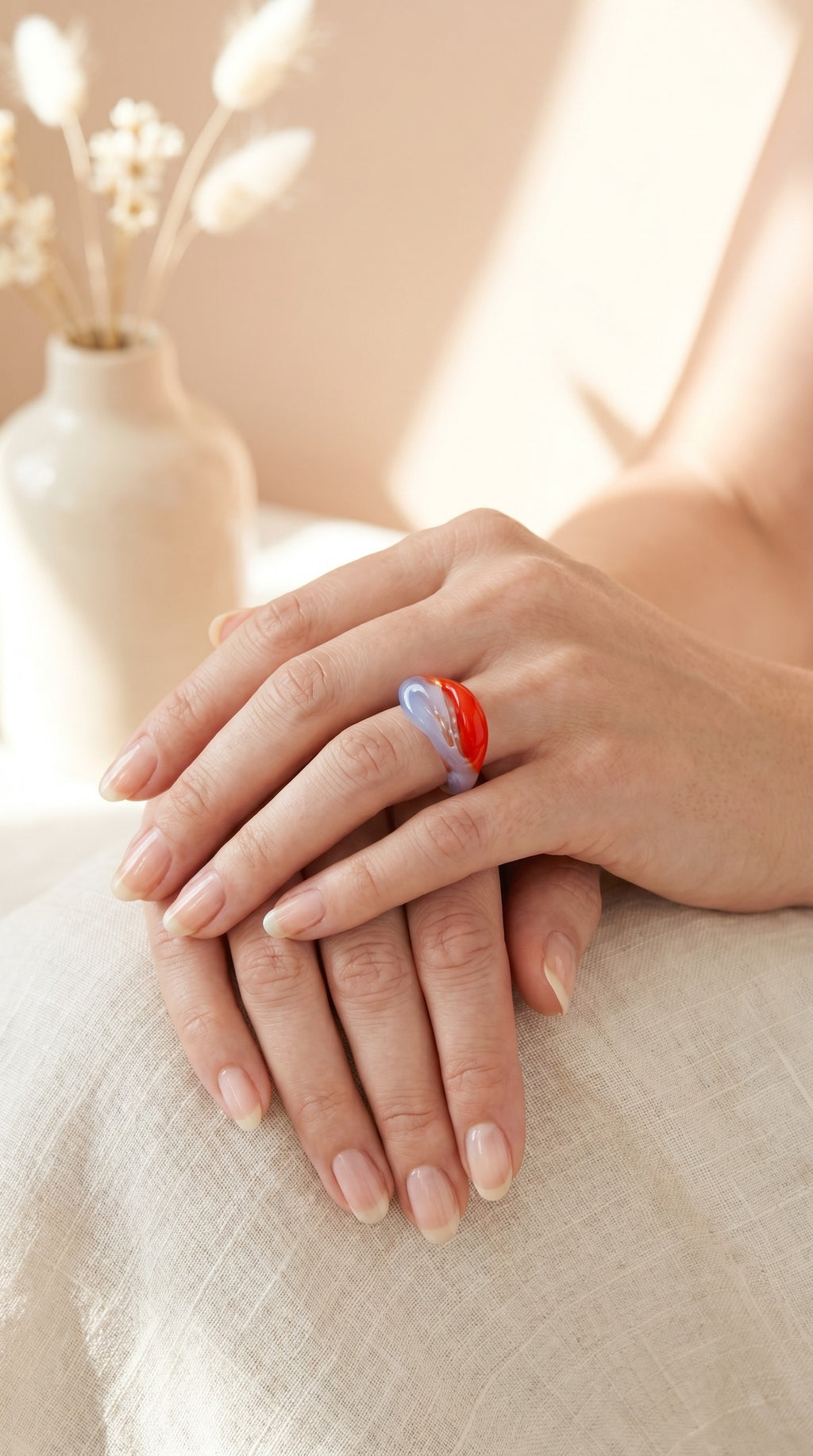 Anillo de vidrio bicolor.
