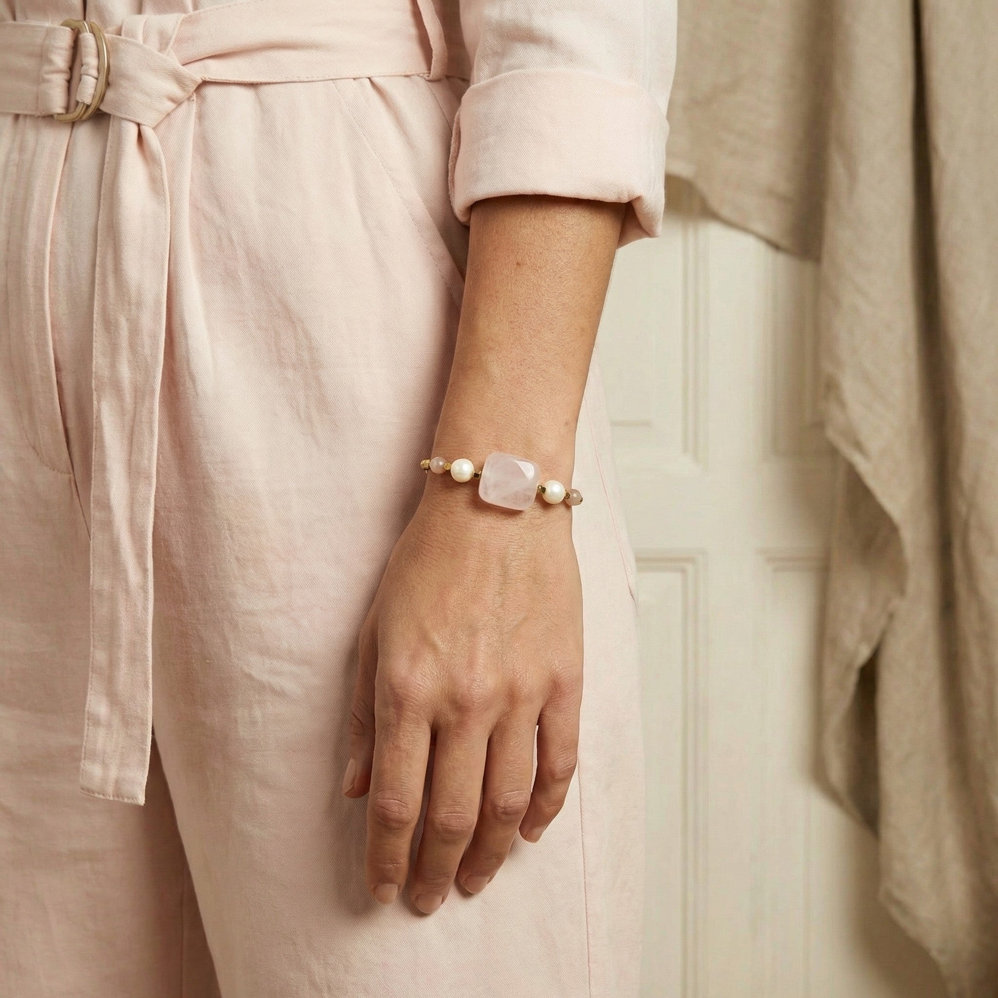 Pulsera de cuarzo y perlas.