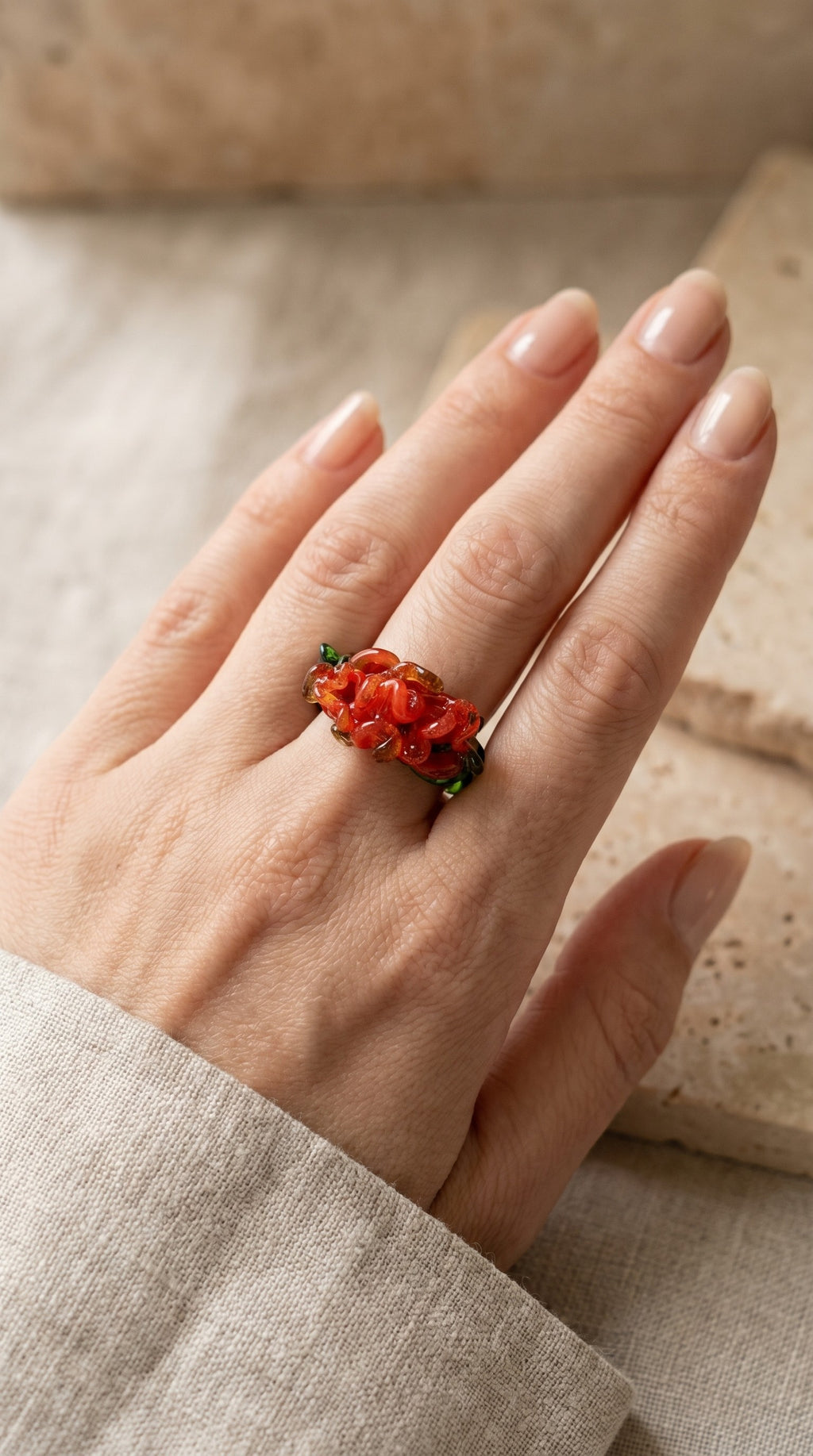 Anillo de vidrio de inspiracion clavel.