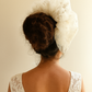 Diadema de encaje marfil – Tocado artesanal de seda para novia.