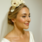 Tocado de novia en seda marfil y rosa – Diadema floral romántica hecha a mano.