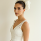 Diadema de encaje marfil – Tocado artesanal de seda para novia.