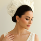 Diadema de encaje marfil – Tocado artesanal de seda para novia.
