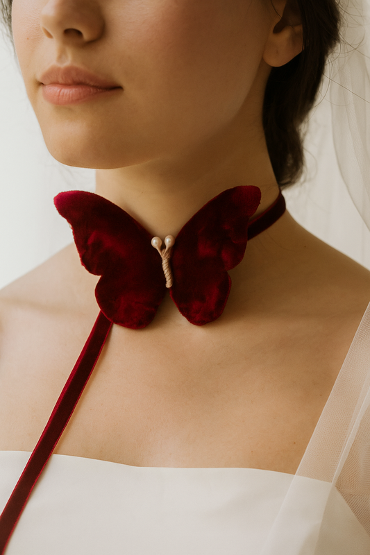 Choker de mariposa de terciopelo rojo. Mariposa elegante para el cuello. Collar de mariposa.