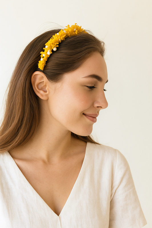 Diadema bohemia con flores preservadas en amarillo y blanco