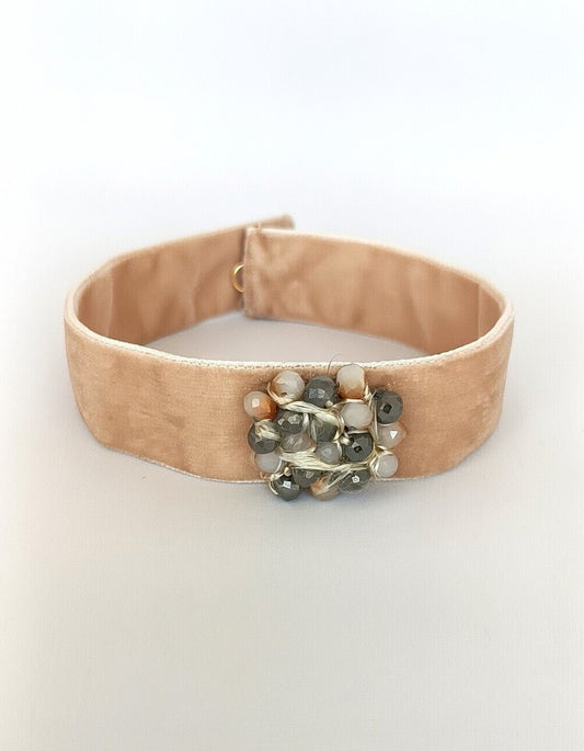Choker de terciopelo tostado con cristales.