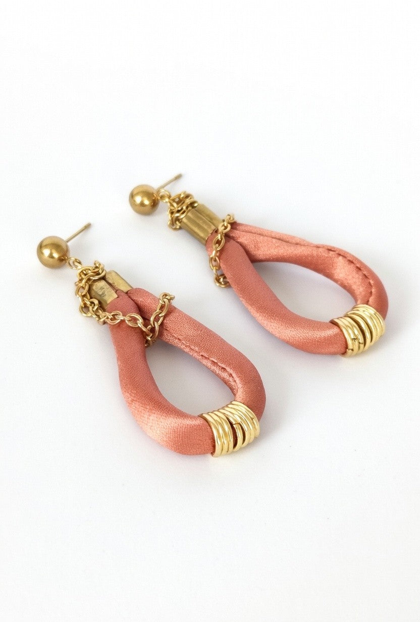 Pendientes de seda.