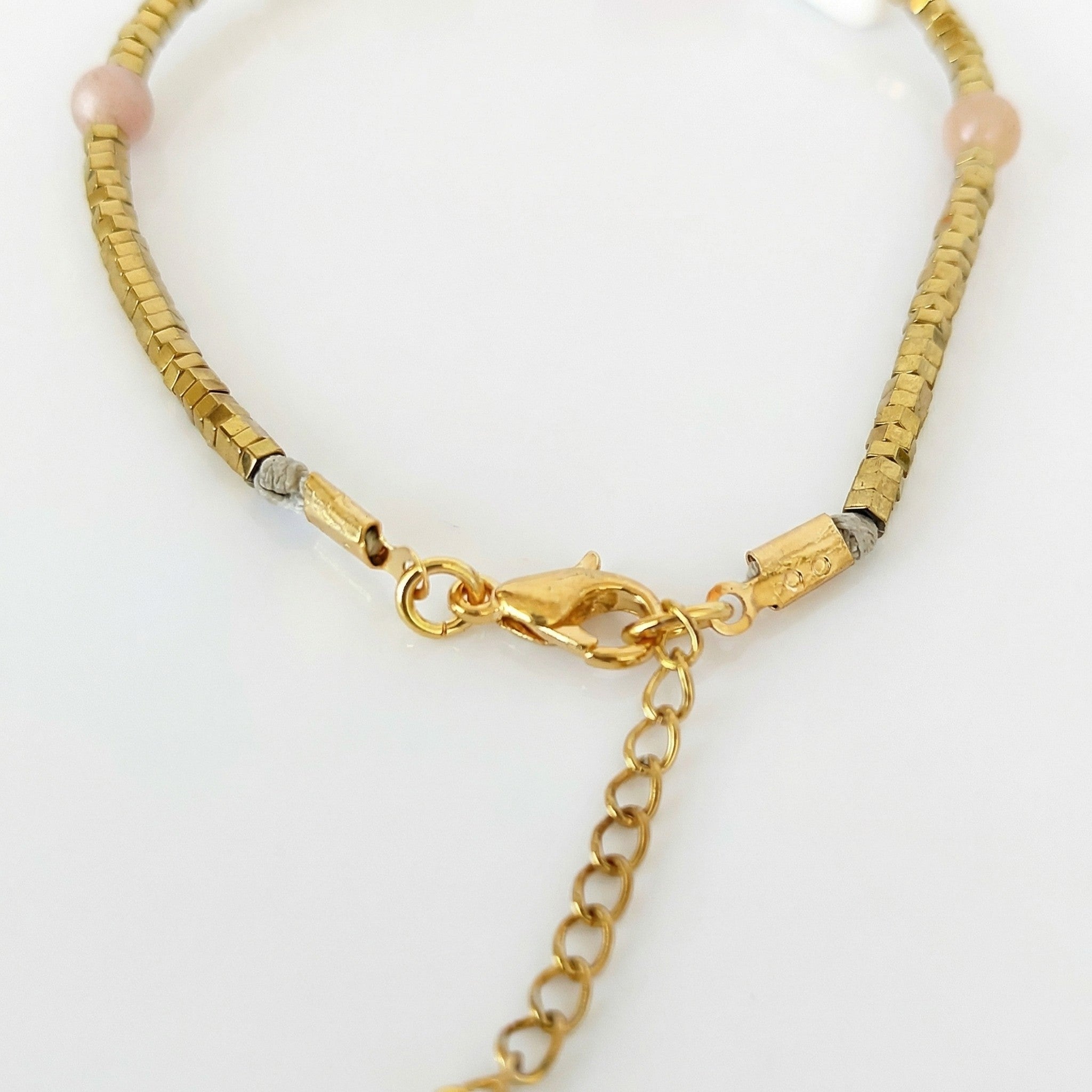 Pulsera de cuarzo rosa y nacar.