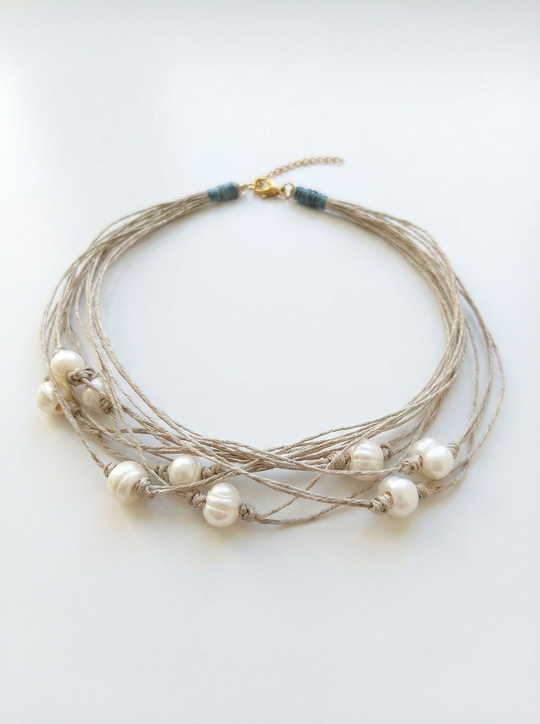 Collar de lino y perlas