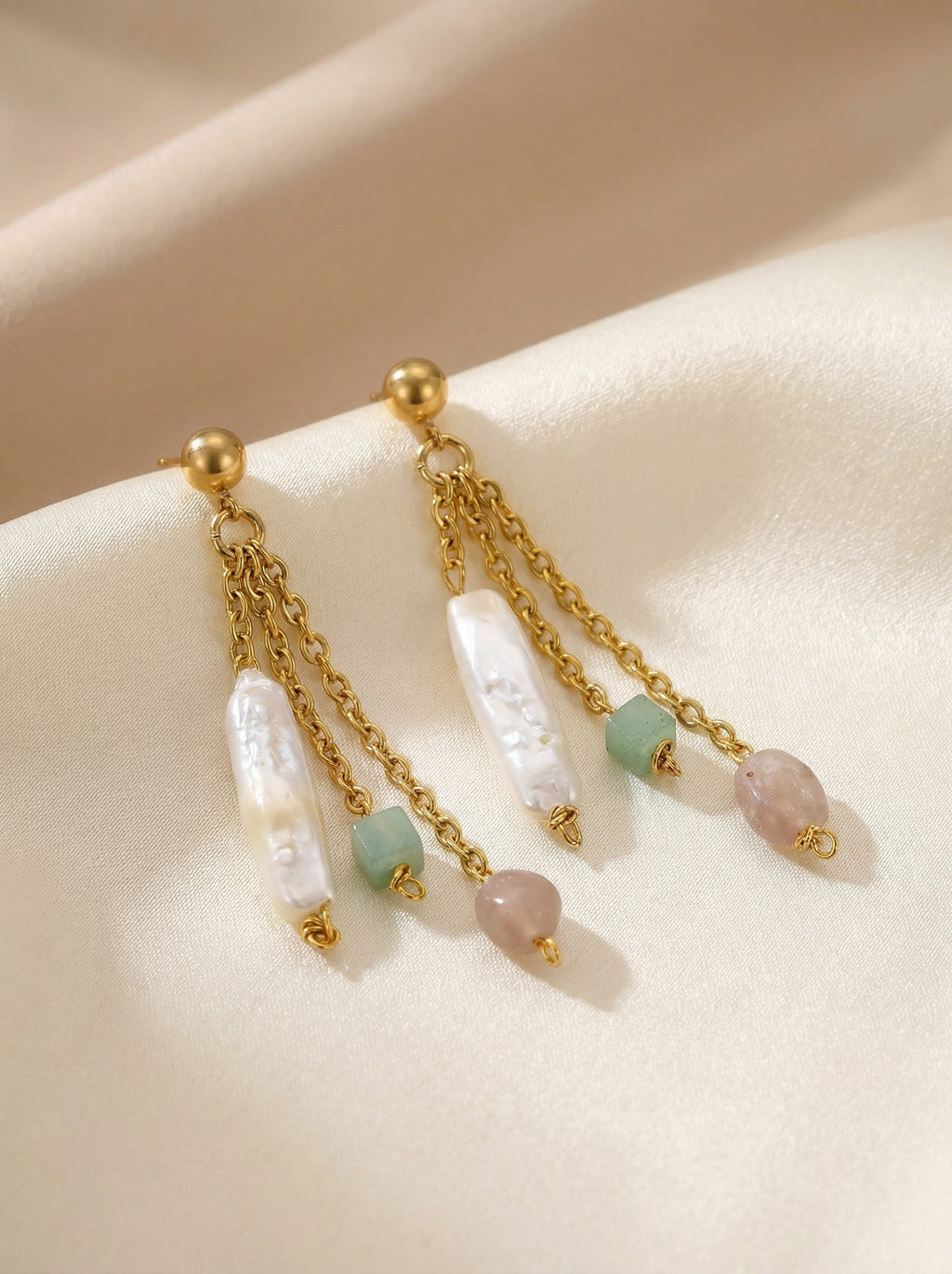 Pendientes largos con perla natural y piedras