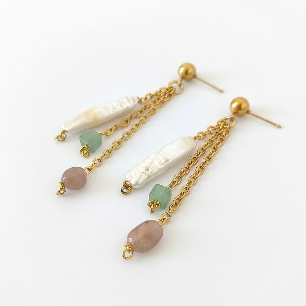 Pendientes largos con perla natural y piedras