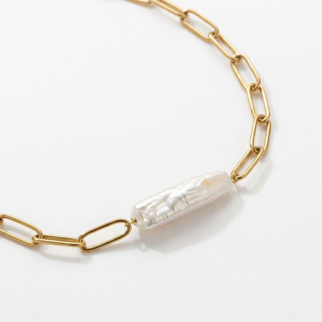 Cadena con perla cultivada.