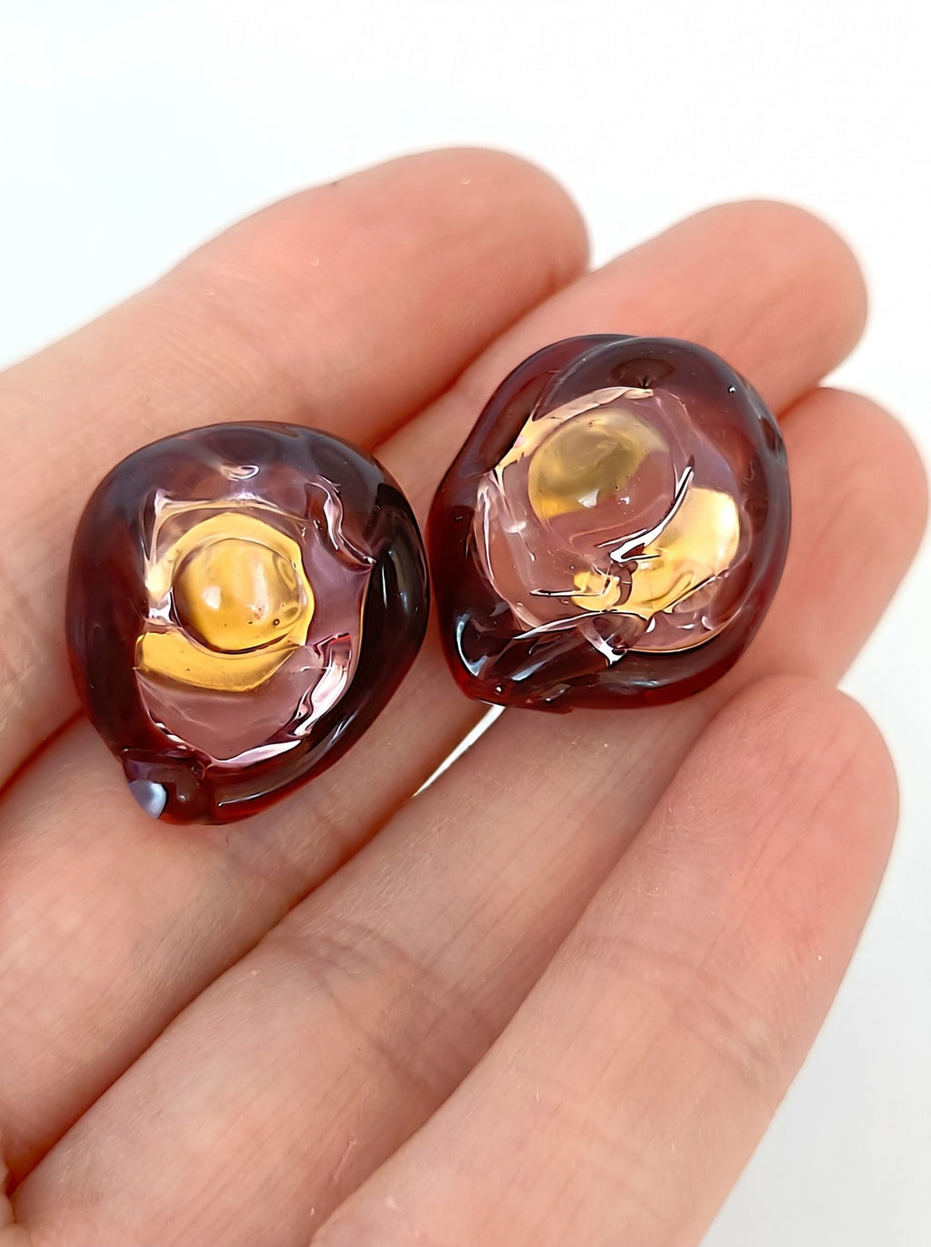 Pendientes de vidrio en rosa y granate
