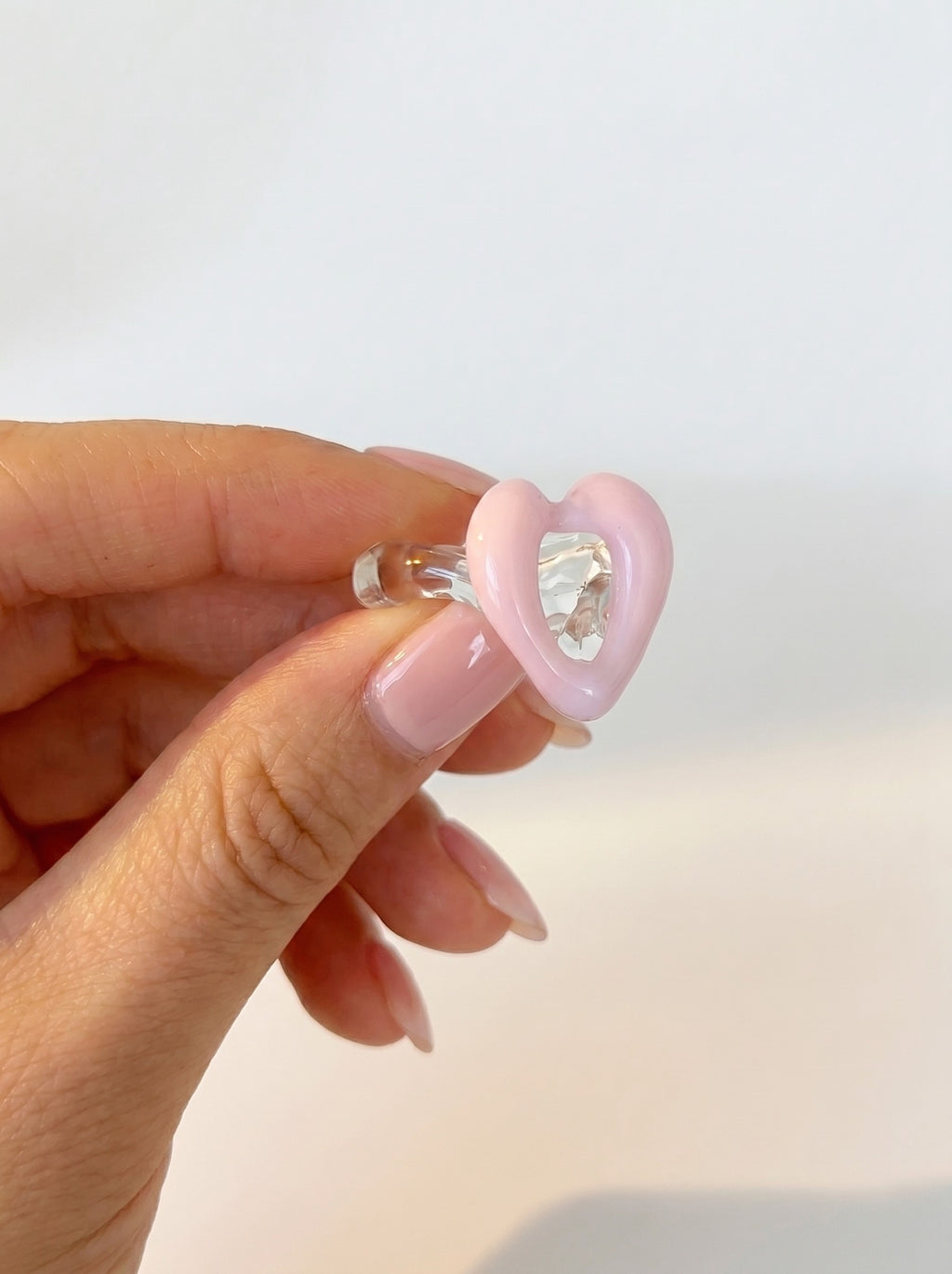 ANILLO DE VIDRIO DE CORAZÓN ROSA
