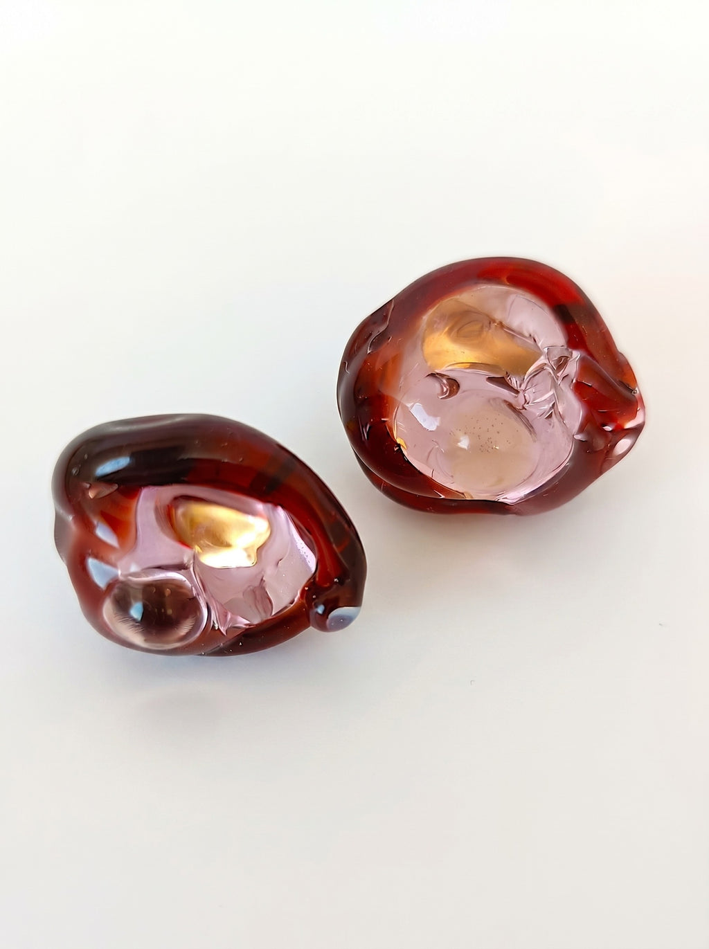 Pendientes de vidrio en rosa y granate