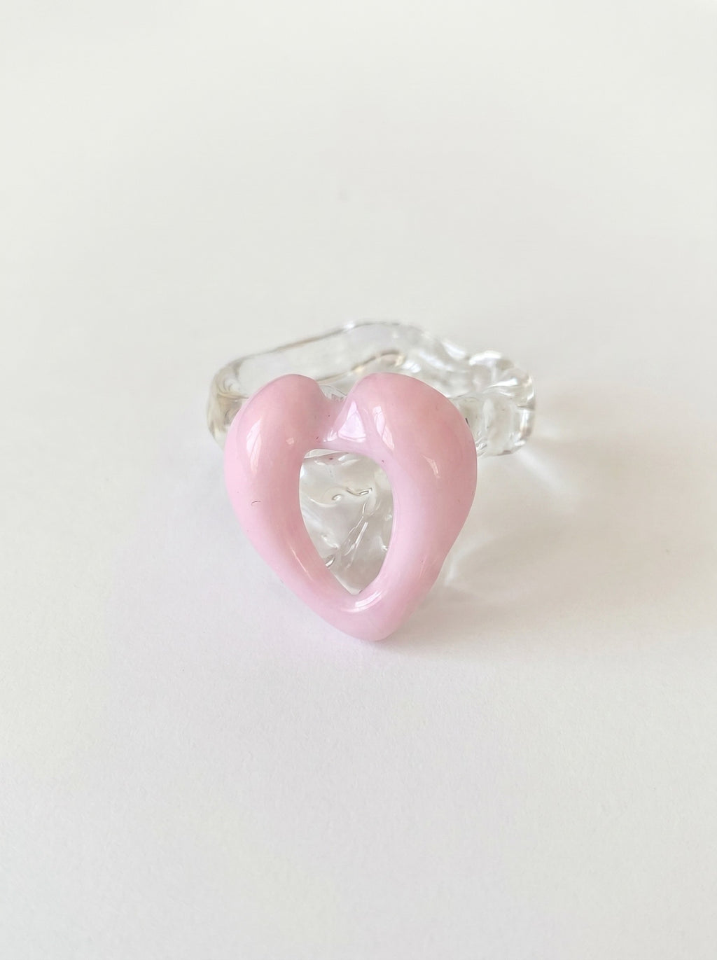 ANILLO DE VIDRIO DE CORAZÓN ROSA