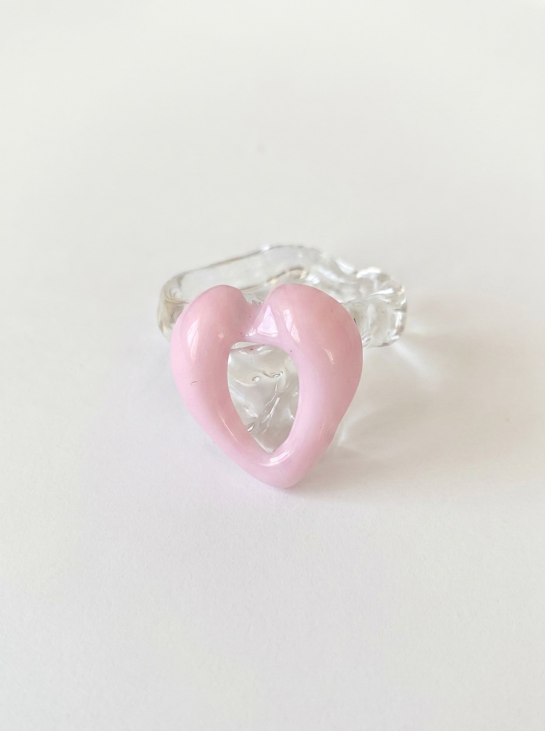ANILLO DE VIDRIO DE CORAZÓN ROSA
