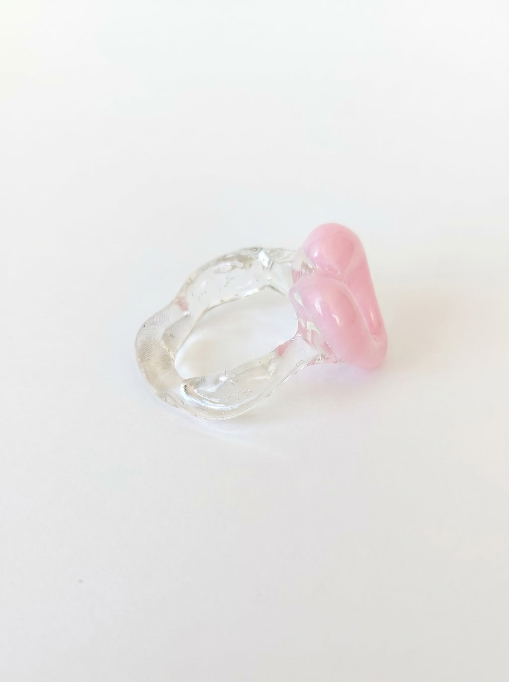 ANILLO DE VIDRIO DE CORAZÓN ROSA