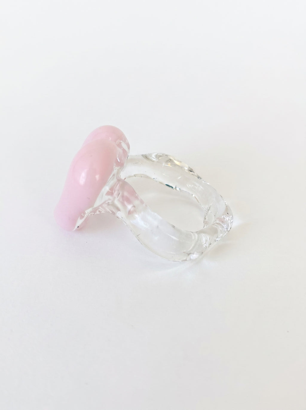 ANILLO DE VIDRIO DE CORAZÓN ROSA