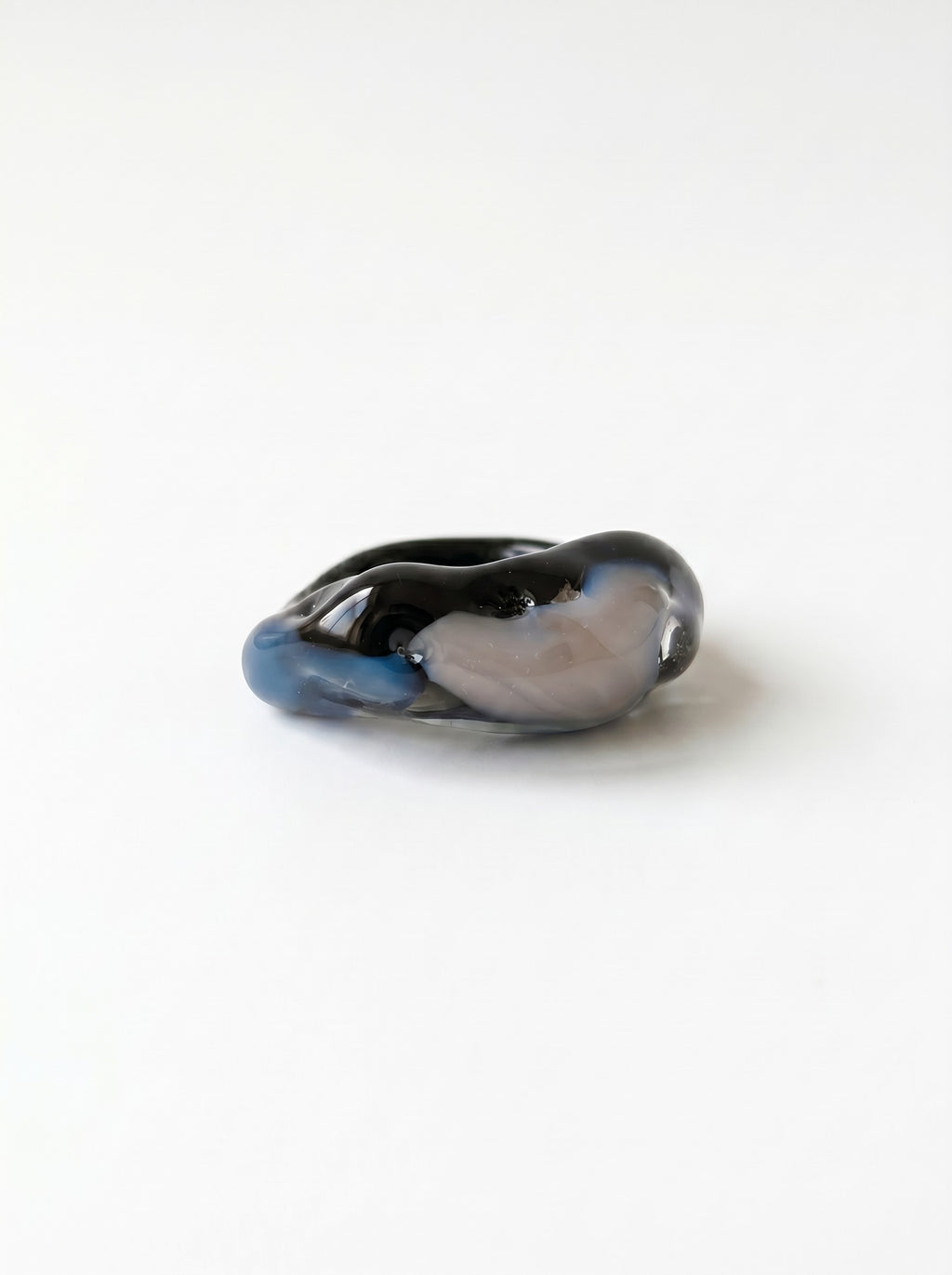 Anillo de Vidrio Negro Lotus y Azul