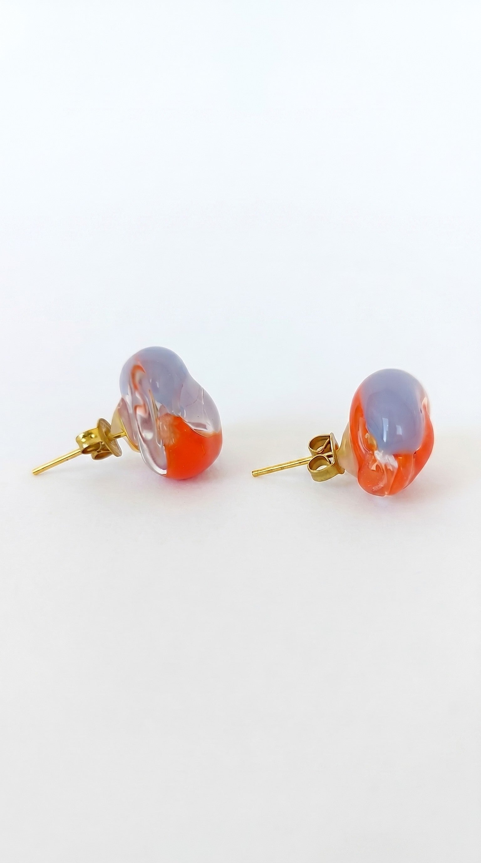 Pendientes de vidrio bicolores.