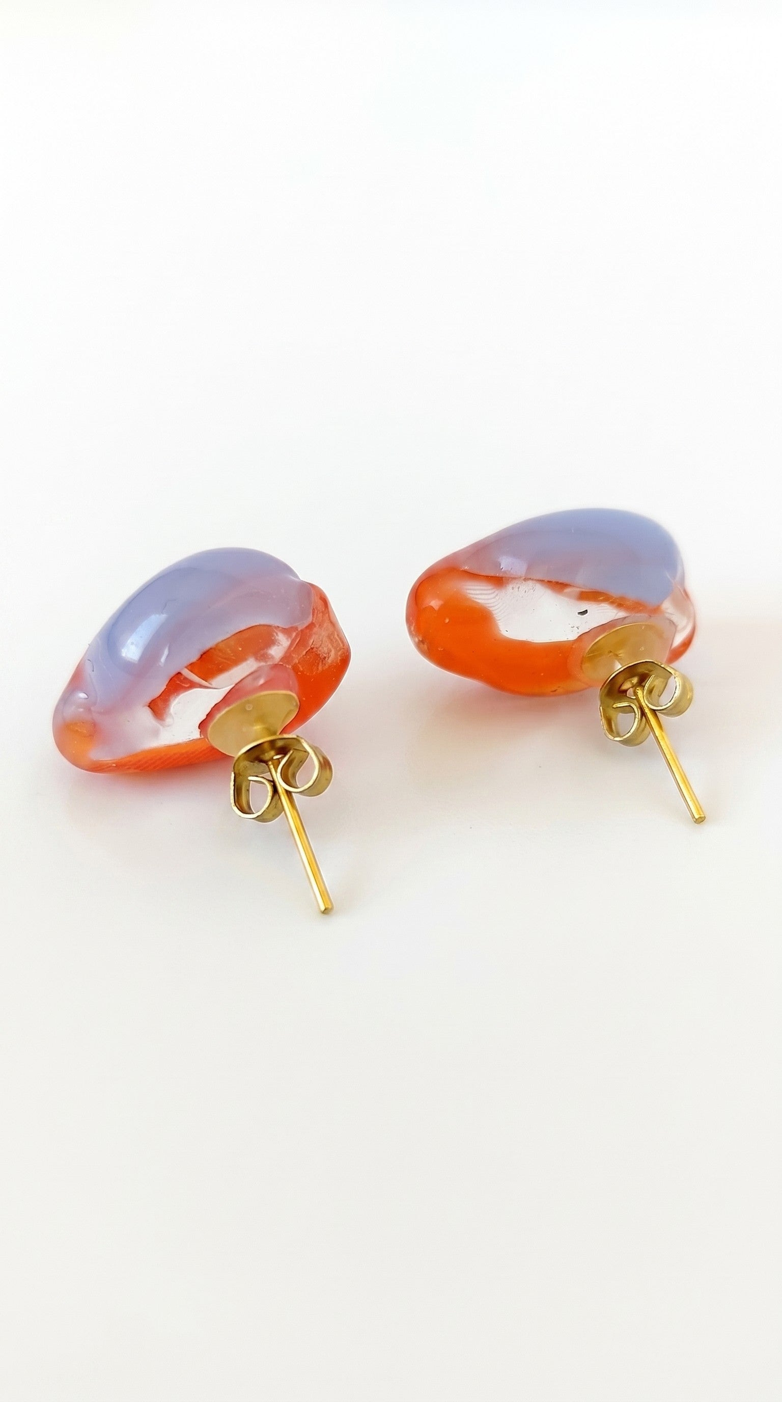 Pendientes de vidrio bicolores.