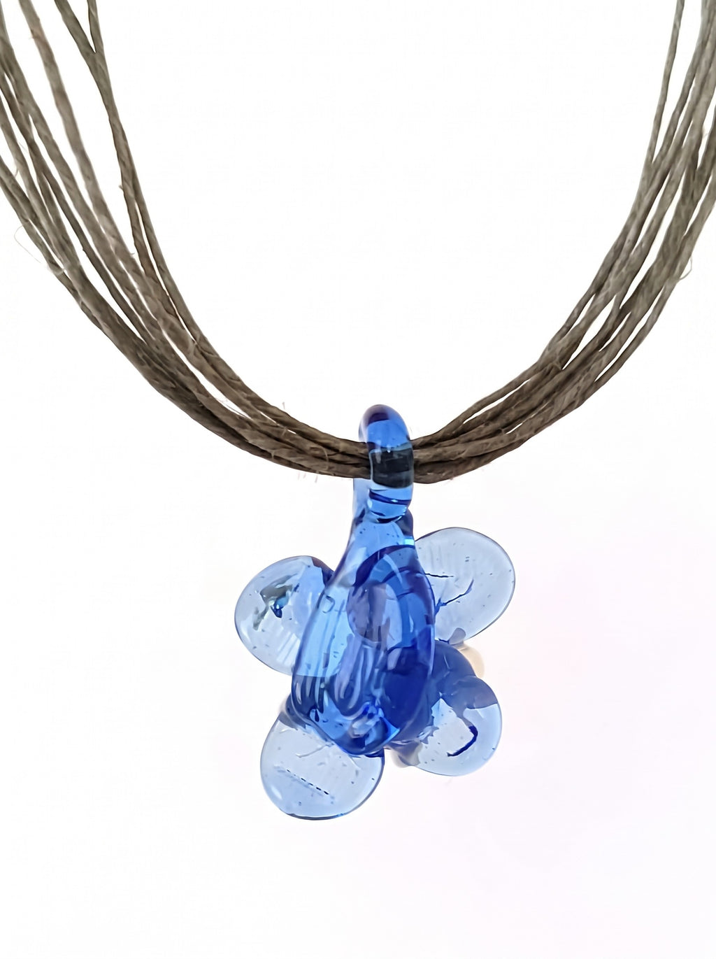 Collar corto con flor de vidrio azul