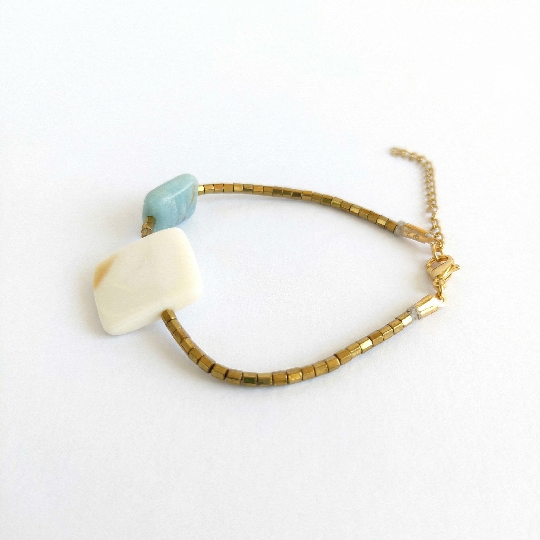 Pulsera de nacar y amazonita.