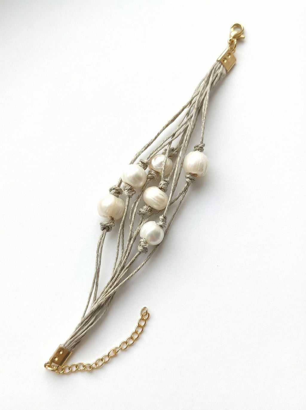 Pulsera de hilo de lino natural con perlas de agua dulce