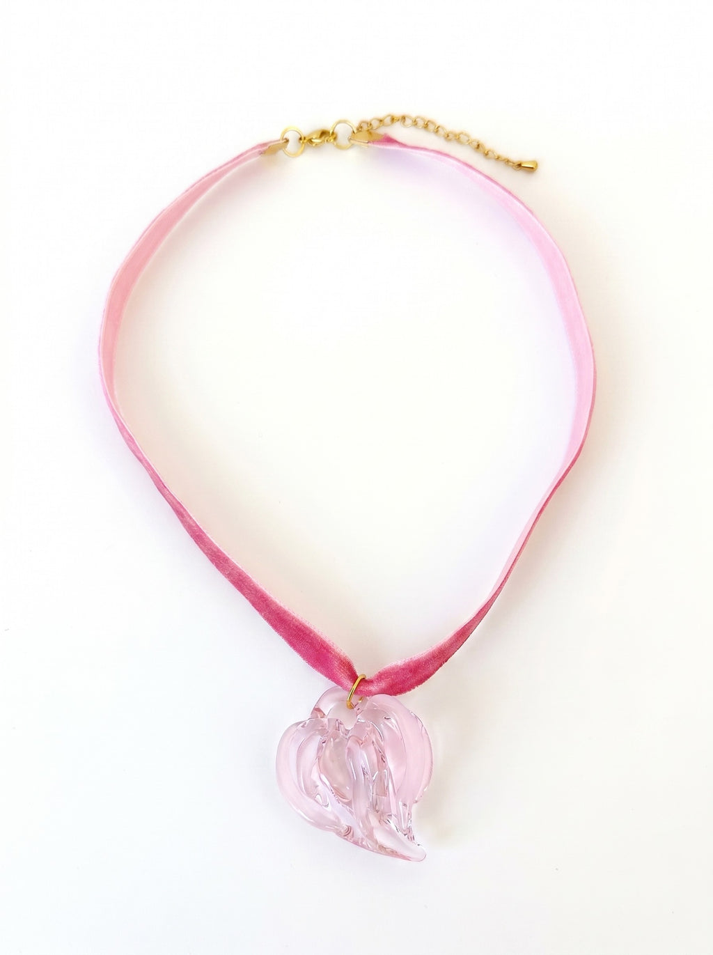 COLGANTE DE CORAZÓN DE VIDRIO ROSA