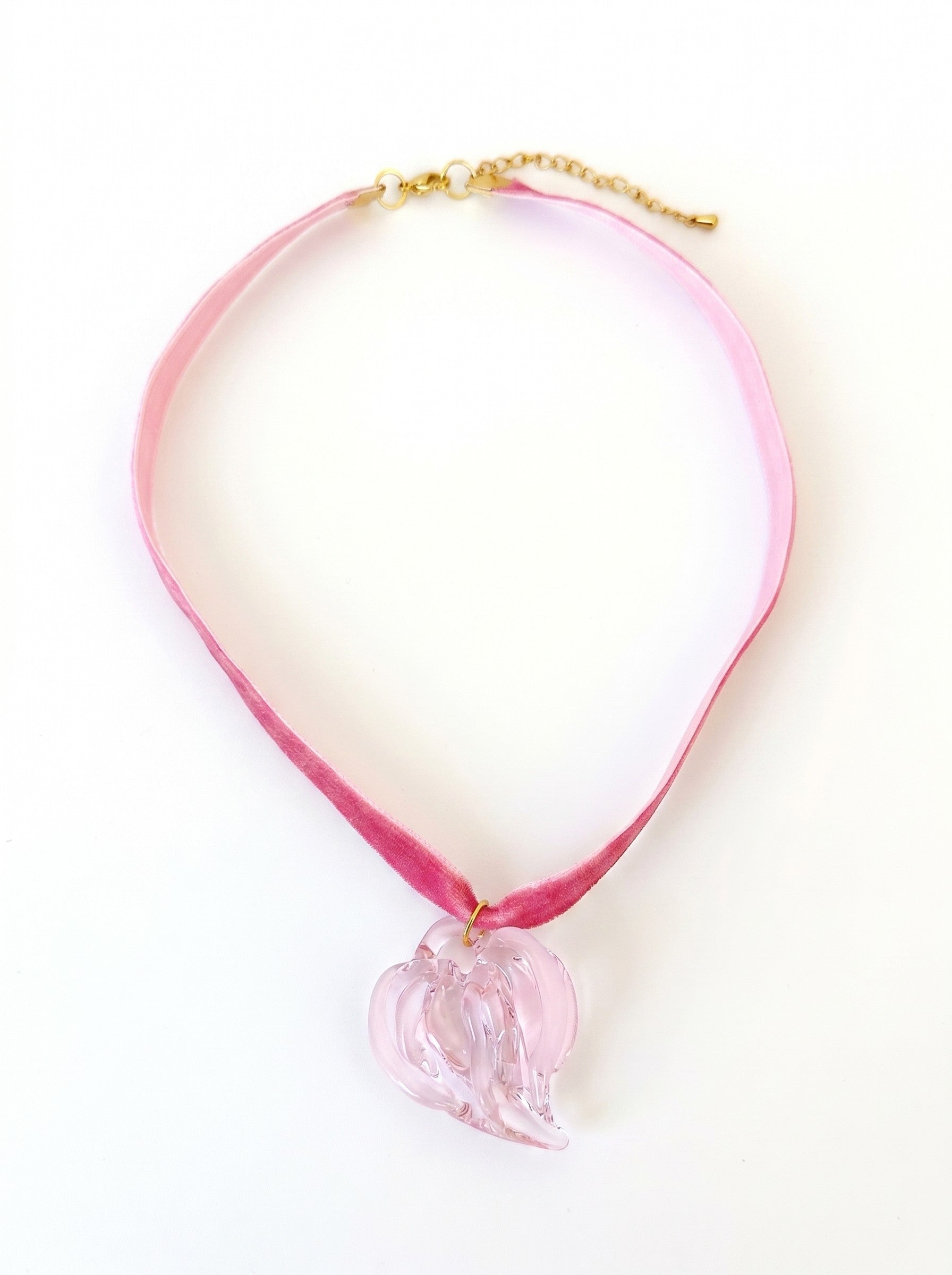 COLGANTE DE CORAZÓN DE VIDRIO ROSA