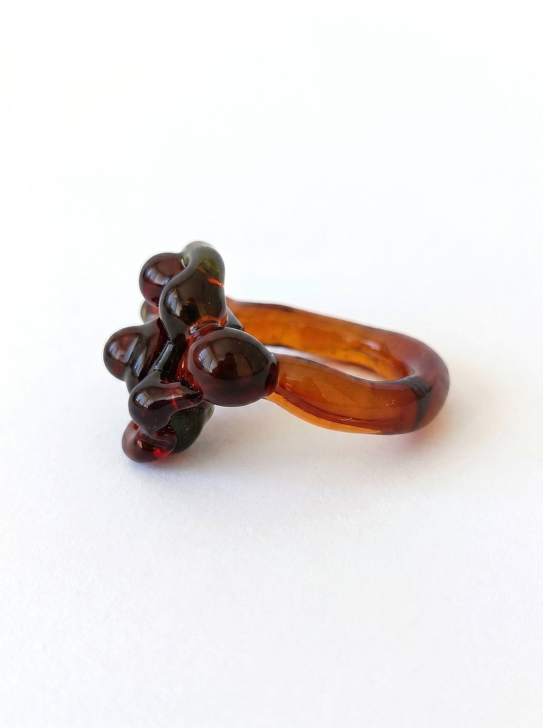 ANILLO DE VIDRIO CARAMELO Y VERDE MUSGO