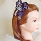 Diadema para boda. Diadema elegante blanca y negra. Diadema para invitada, tocado fascinator con flor negra.