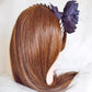 Diadema para boda. Diadema elegante blanca y negra. Diadema para invitada, tocado fascinator con flor negra.