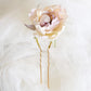 Flor de seda para el pelo, flor peonia blanca y rosa para invitada, flor de tela para peinado de novia.