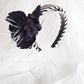 Diadema para boda. Diadema elegante blanca y negra. Diadema para invitada, tocado fascinator con flor negra.