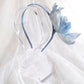 Diadema con flor azul para invitada. Tocado floral para boda, Flor de seda azul para madrina.